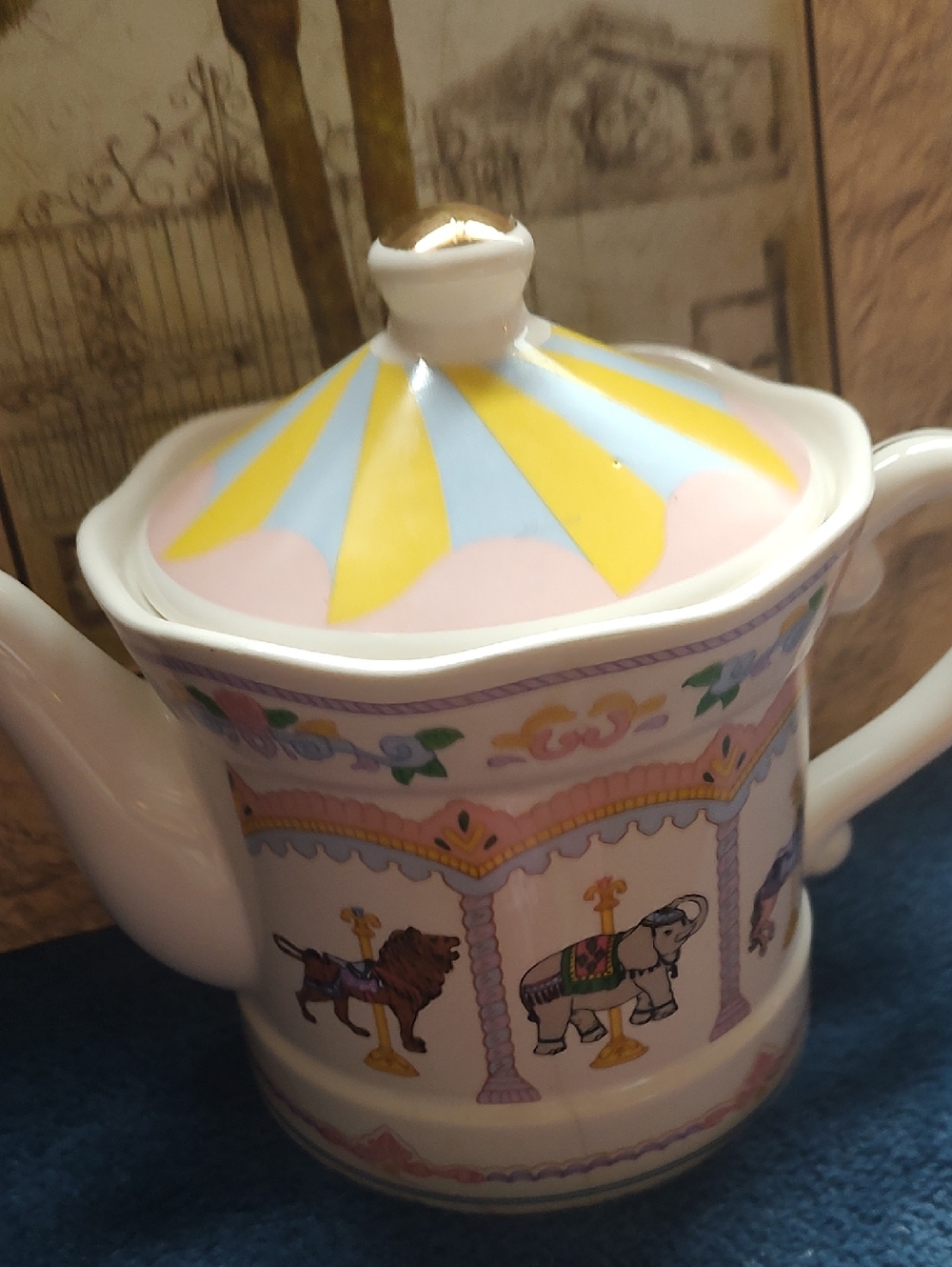 Carousel Animal Teapot - Pastel Yellow, Pink & Blue - Picture 8 of 8